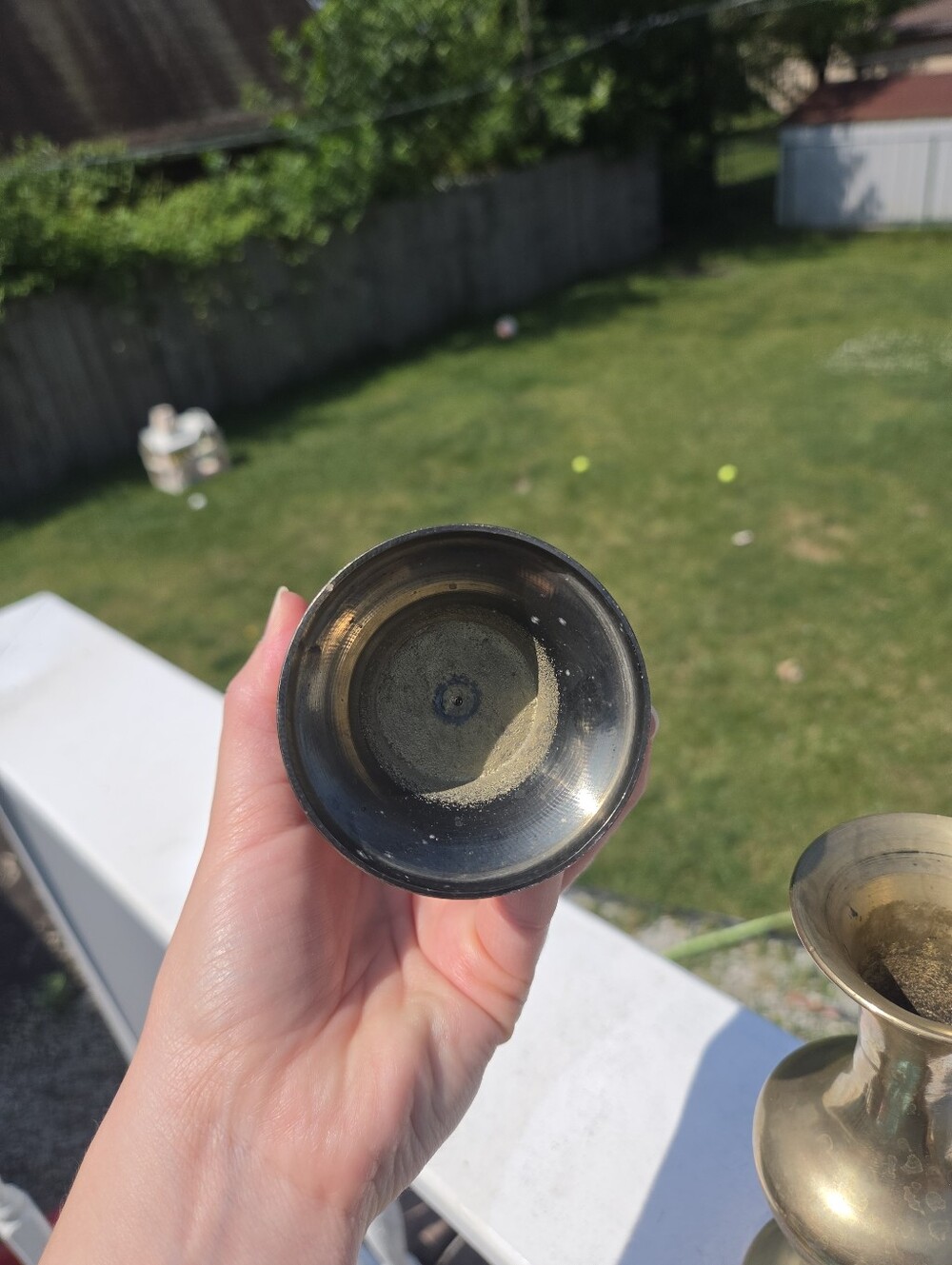 Vintage MCM Indian Brass Etched Vases, Mixed Finish Black & Polished Brass Set - Picture 7 of 7